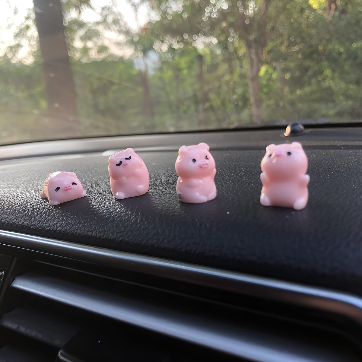 4pcs/Set Cute Cartoon Mini Pig Statue Set, Suitable for Car Interior Decoration And Car Ornaments
