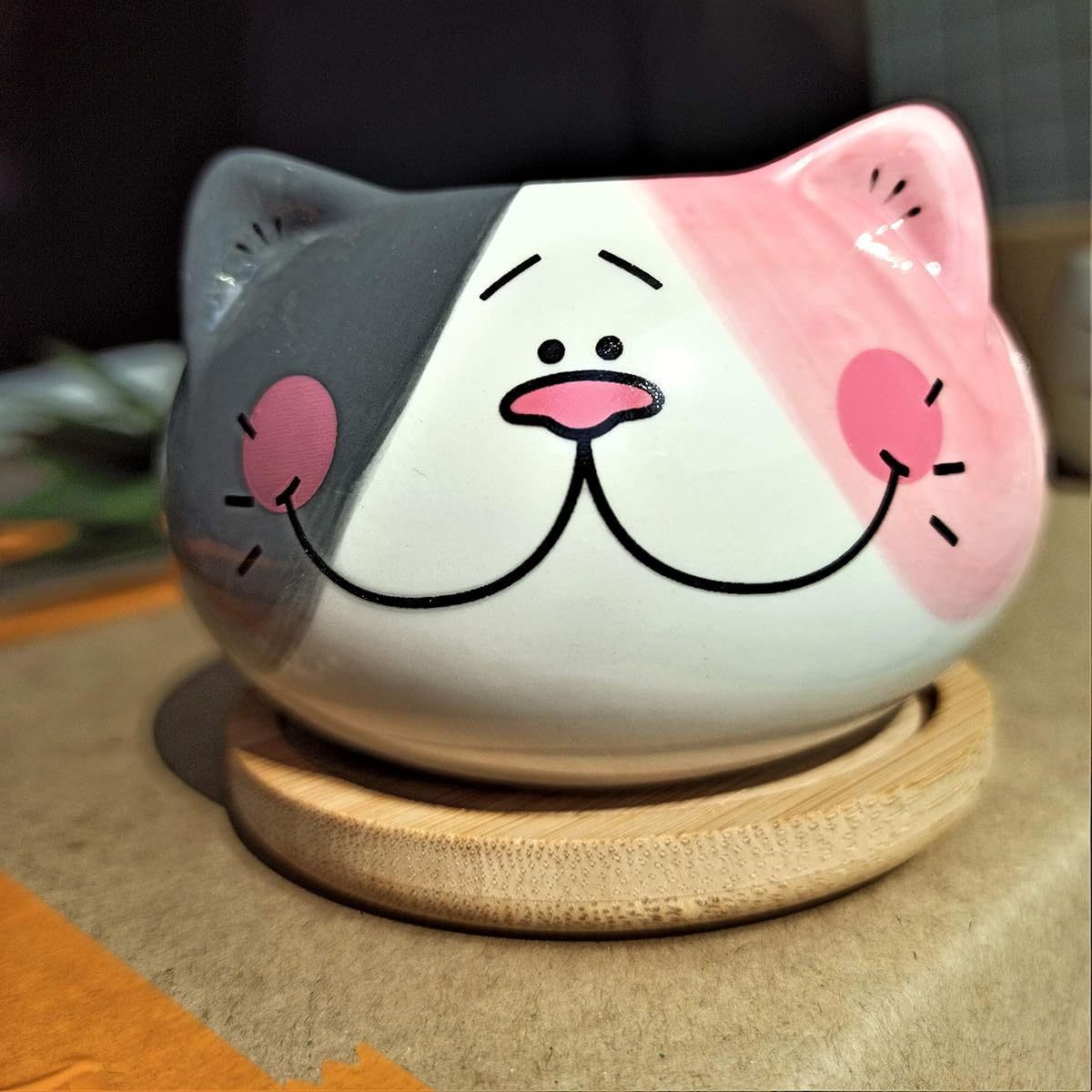 Cuteforyou 3.5 Inch Cat-Shaped Ceramic Succulent Planter with Bamboo Tray - Cute Cartoon Animal Design, Pink & Gray Checkered Pattern, Lightweight Indoor/Outdoor Decor for Succulents & Cacti (Plant Not Included)