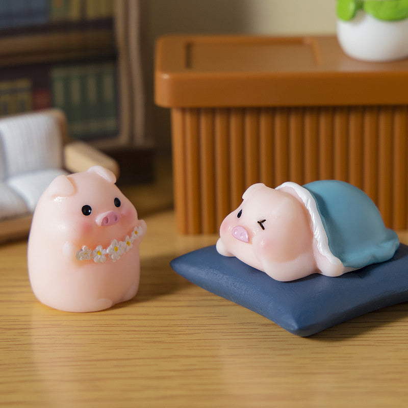 3pcs Cute Pig Resin Figurines - Random Unique Poses & Accessories, Handcrafted Home Desk Decor, No Electricity Needed, Festive Holiday Decoration Gift, Tabletop Ornaments | Accessory Details | Detailed Craftsmanship