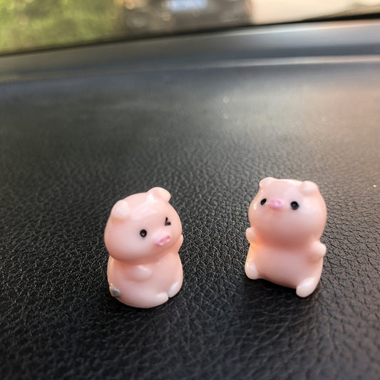 4pcs/Set Cute Cartoon Mini Pig Statue Set, Suitable for Car Interior Decoration And Car Ornaments