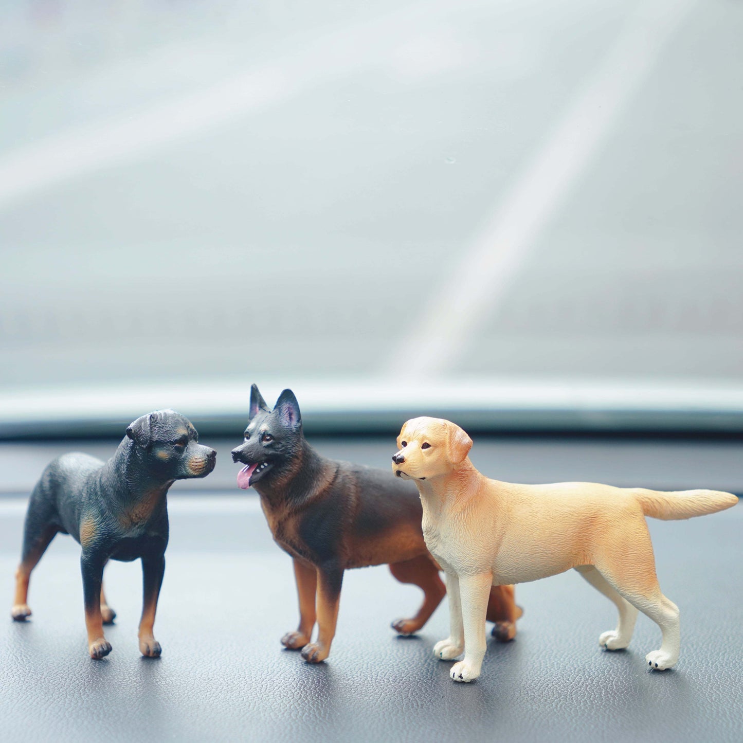Simulation Dog Model German Shepherd Labrador Retriever Rottweiler Doberman Pinscher Husky Figurine Home Decor Gift for Dog Lovers Dollhouse Accessories