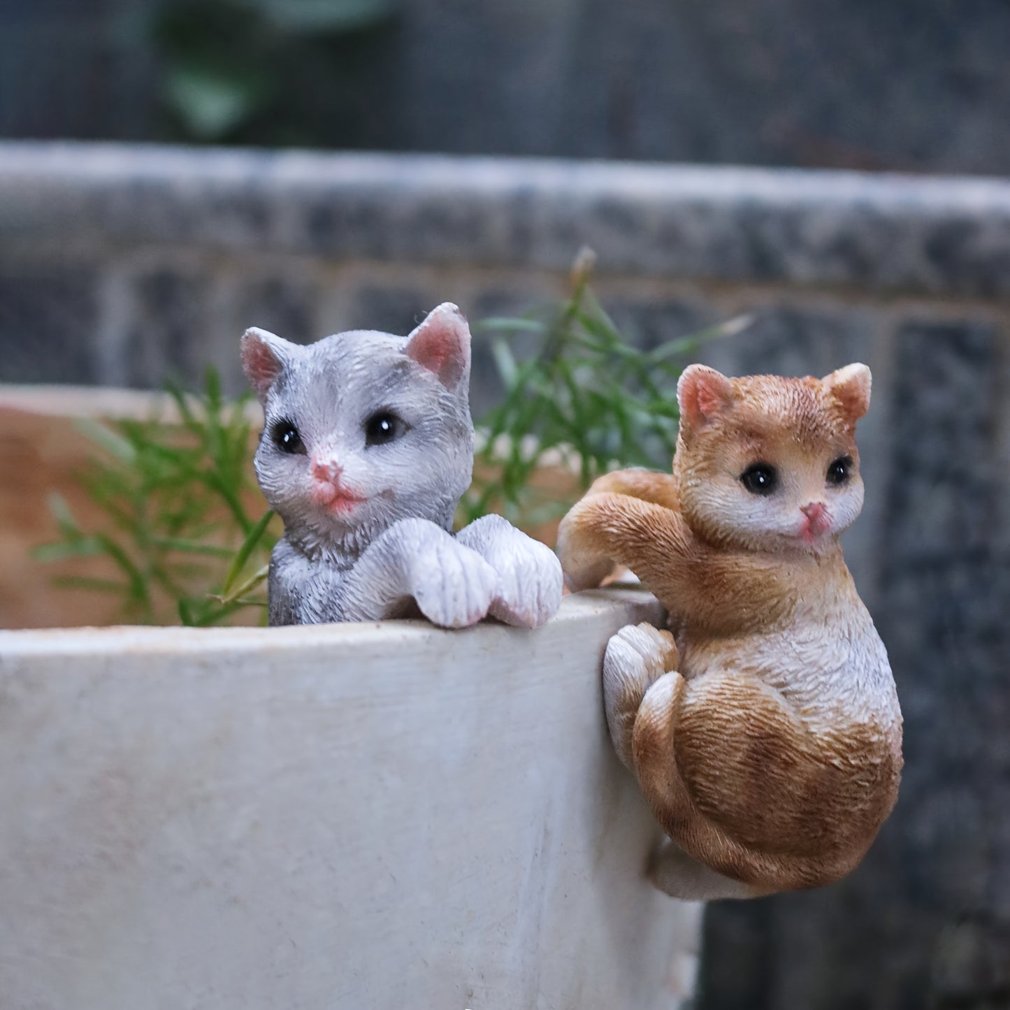 Adorable Realistic Small Cat Statue Hanging Flower Pot Set of 3 - Resin Cat Flower Pot Ornaments, Suitable for Home And Garden Decoration, Christmas, Easter, Thanksgiving.
