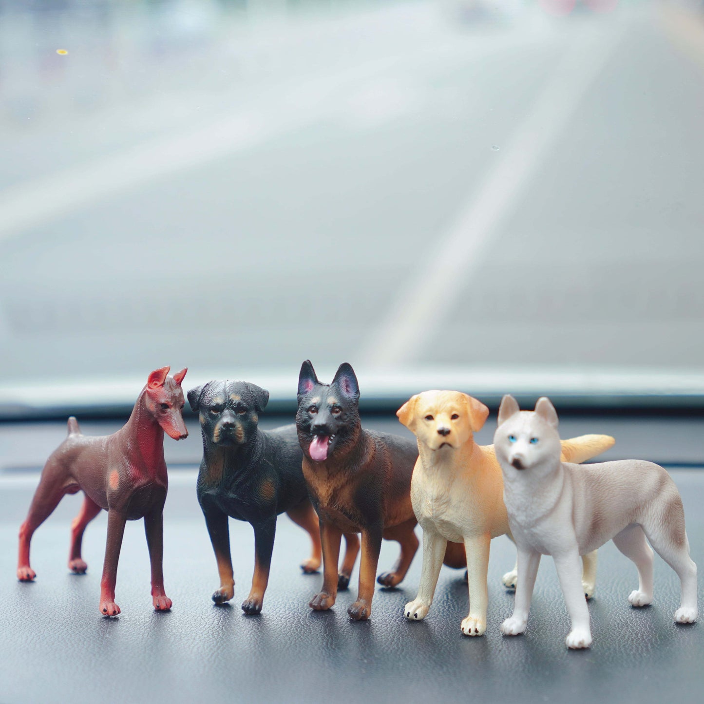 Simulation Dog Model German Shepherd Labrador Retriever Rottweiler Doberman Pinscher Husky Figurine Home Decor Gift for Dog Lovers Dollhouse Accessories